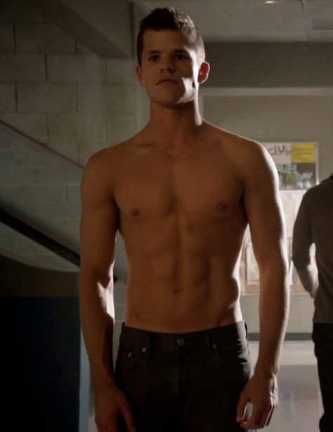 Max And Charlie Carver, Carver Twins, Max Carver, Shirtless Actors, Charlie Carver, Newcastle England, Zachary Quinto, Oscar Winners, Celebrity Houses