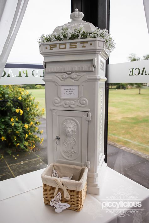 Wedding post box. Letter Box Wedding, Card Mailbox For Wedding, Postbox Wedding, Wedding Post Box Table, Wedding Post Box Ideas, Europen Mailbox Wedfing, Vintage Mailbox Wedding Cards, Wedding Card Mailbox, Wedding Mailbox