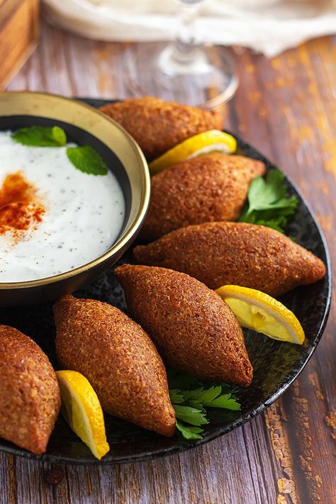 Kibbeh Recipe, Arabisk Mad, Ground Lamb Recipes, Lebanon Food, Syrian Food, Lebanese Cuisine, Middle Eastern Dishes, Ground Lamb, Eastern Cuisine