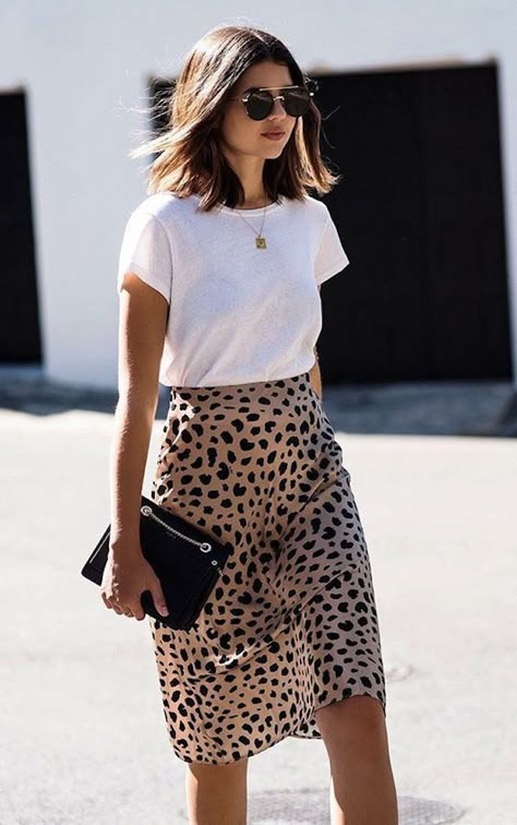 101 Ways to Style a Plain White Tee For Summer – StyleCaster Skirt Diy, Walking Down The Street, Leopard Print Skirt, Leopard Skirt, Summer Work Outfits, Outfit Jeans, Winter Trends, Work Style, Work Outfits Women