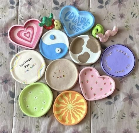 Arts And Crafts Ideas For Teens, Birthday Clay Ideas, Pottery Ideas Cute, Cute Pottery Ideas, Cool Crafts For Teens, Craft Ideas For Teens, Pottery Idea, Art Ideas For Teens, Teen Crafts