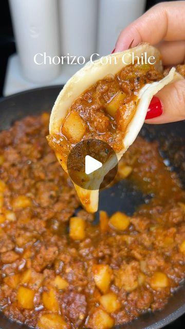 Maria Guzman on Instagram: "Chorizo con chile #chorizoconchile #chorizo #chorizoconpapas #easyrecipes #dinnerrecipes #dinner #foryou #foryoupage #fyp #parati" Longaniza Recipe Mexican, Dinner Ideas With Chorizo, Healthy Chorizo Recipes Dinners, Tik Tok Dinner, Homemade Chorizo Recipes, Lunch Ideas Mexican, Hamburger And Chorizo Recipes, Chorizo Tostadas, Chorizo Recipes Mexican