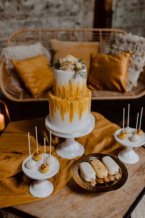 Yellow Wedding Cakes, Mustard Wedding Colors, Mustard Yellow Wedding, Mustard Wedding, Yellow Wedding Cake, Vintage Wedding Ideas, Yellow Wedding Inspiration, Yellow Wedding Theme, The Color Yellow