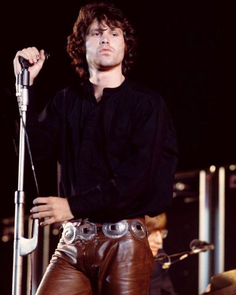 768 Me gusta, 7 comentarios - To be a rock, and not to roll (@rocknrolloffical) en Instagram: "Jim Morrison at the Hollywood Bowl (1968) 📸 by Henry Diltz…" Henry Diltz, The Doors Jim Morrison, Lizard King, Hollywood Bowl, The Hollywood Bowl, The Lizard, William Blake, Florida State University, Janis Joplin