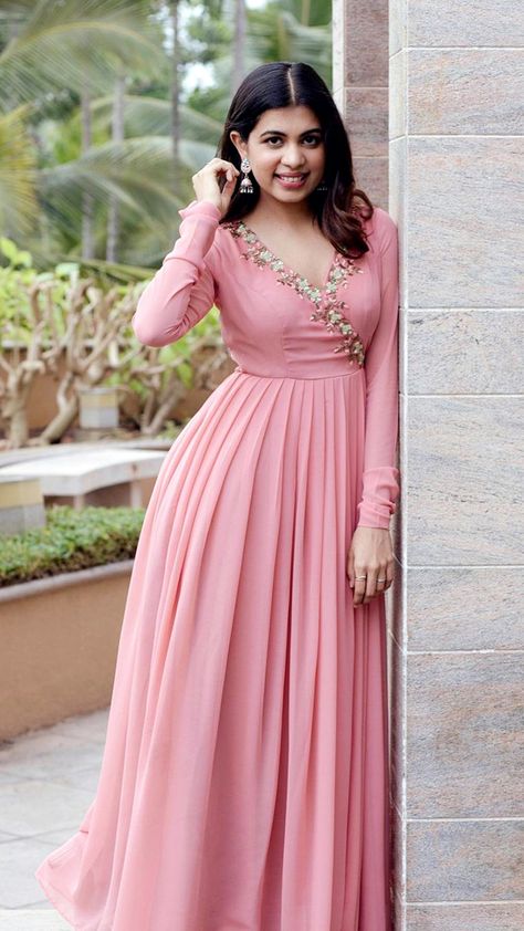 Gown Kurti Designs Latest, Anarkali Dress Pattern Full Sleeve, Wedding Wear Anarkali Suit, Chudidhar Full Sleeve Designs, Full Hands Anarkali, Aline Party Dresses, Full Sleeves Anarkali Designs, Anarkali With Long Sleeves, Anarkali Long Frocks