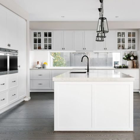 Easy Kitchen Styling Ideas for your Countertops - TLC Interiors White Hamptons Kitchen, 2021 Kitchen Designs, Kitchen Renos, Glossy Kitchen, Neutral Interior Design, Hamptons Kitchen, White Shaker Kitchen, Hampton Style, Shaker Style Cabinets