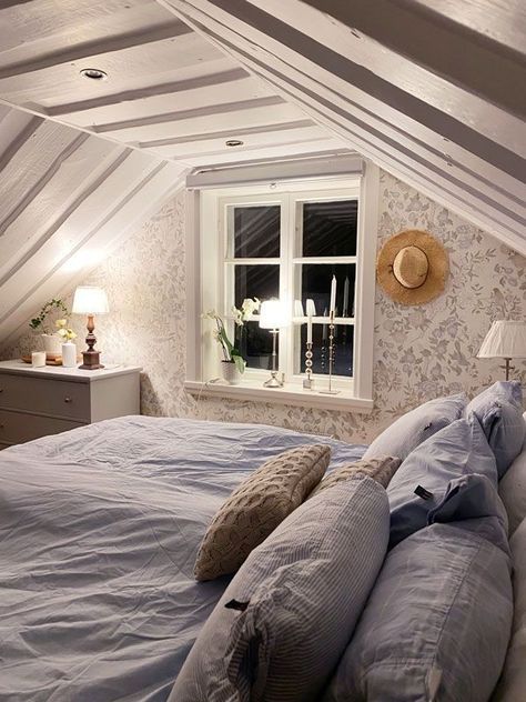 Casa Country, Attic Bedroom, Dream House Interior, House Room, Room Inspiration Bedroom, Dream Rooms, Dream House Decor, Dream Bedroom, House Inspo