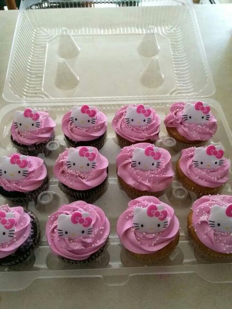 Hello Kitty cupcakes Hello Kitty Desserts Table, Hello Kitty Birthday Cupcakes, Hello Kitty Birthday Party Favors, Hello Kitty Cupcake Cake, Bolo Da Hello Kitty, Hello Kitty Baby Shower, Hello Kitty Birthday Theme, Kitty Cupcakes, Hello Kitty Birthday Cake