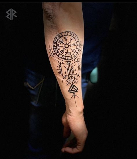 Vikings Compass Tattoo, Rune Compass Tattoo, Norse Flower Tattoo, Viking Compass Tattoo Men, Art Viking Tattoo, Viking Compass Tattoo Design, Valknut Tattoo Design, Nordic Compass Tattoo, Vegvisir Tattoo Design