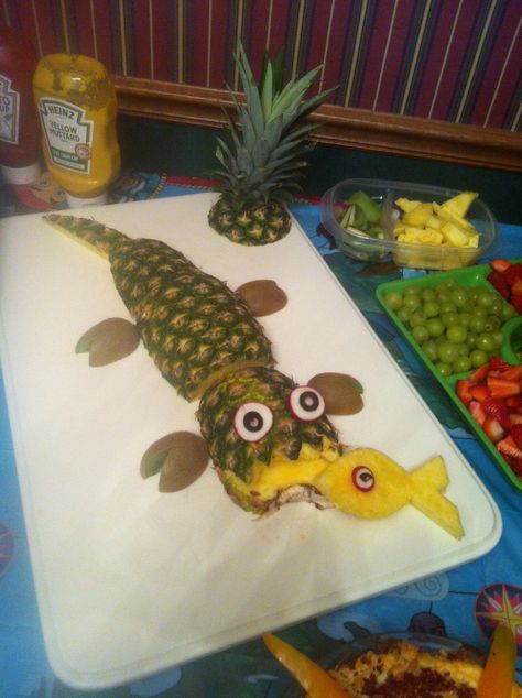 Pineapple alligator for a pirate party! Pineapple Alligator, Tropical Theme, Party Foods, Pirate Party, 6th Birthday, Food Presentation, Party Food, Easy Recipes, Kids Meals