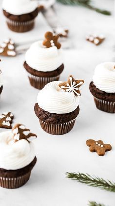 Easy Christmas Cupcakes, Butternut Bakery, Perfect Christmas Dessert, Christmas Cupcakes Recipes, New Year's Desserts, Gingerbread Cupcakes, Best Christmas Desserts, Cake Mini, Holiday Dessert Recipes