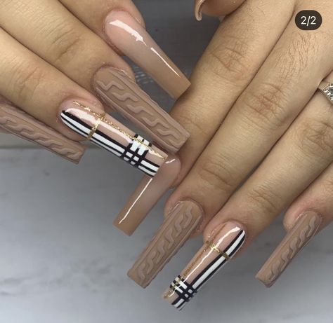 Burberry Nails, Plaid Nail Designs, Comfortable Lifestyle, Brown Acrylic Nails, Unghie Sfumate, Purple Acrylic Nails, Chanel Nails, Plaid Nails, Ombre Acrylic Nails