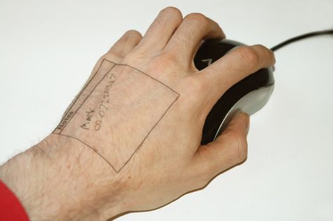 AH i need this! always writing notes on my hand! hah Post It Note Tattoo, Post It Tattoo, It Tattoo Ideas, Notes Tattoo, It Tattoo, Note Tattoo, Writing Notes, Post It Note, Weird Stuff