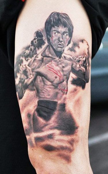 Bruce Lee Tattoo, Martial Arts Tattoos, Bruce Lee Pictures, Bruce Lee Art, Bruce Lee Martial Arts, Portrait Tattoos, Gangsta Tattoos, Bruce Lee Photos, Movie Tattoo