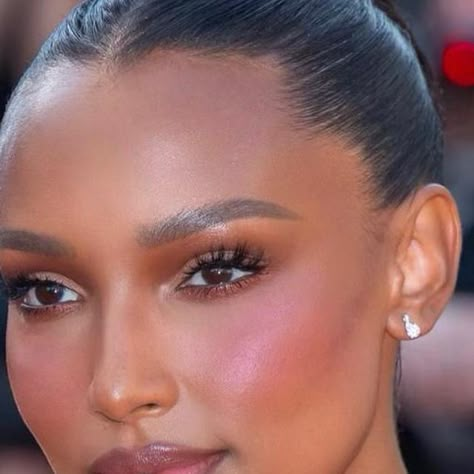 Jasmine Tookes Hair, Jasmine Tookes Makeup, Jasmine Tookes Aesthetic, Makeup Brown Skin, Jasmin Tookes, Jasmine Tookes, Brown Makeup, Face Beat, Soft Glam