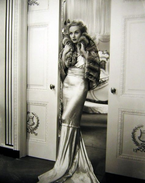 Carole Lombard 1930s Starlet Vintage Hollywood Glamour, Old Hollywood Style, Carole Lombard, Mae West, Elsa Schiaparelli, Gene Kelly, Old Hollywood Glam, Marlene Dietrich, Actrices Hollywood