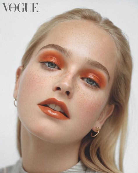 British Vogue on Instagram: “Burnished eyes and lips make for a powerful duo this season and are also the perfect way to signal your individuality with unexpected hues,…” Editorial Make-up, Make Up Diy, Orange Eye Makeup, Natural Summer Makeup, Orange Lipstick, Orange Makeup, Make Up Inspiration, Poppy Delevingne, 얼굴 그리기