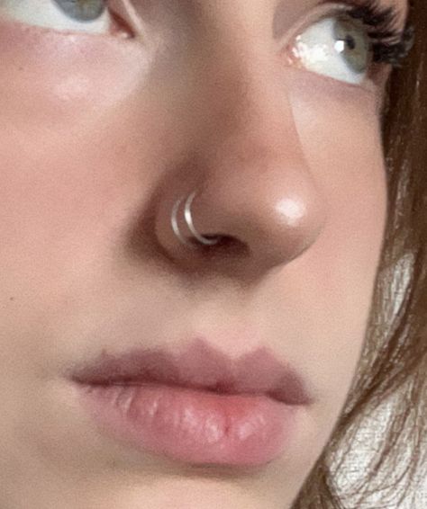 Feminine Piercings Face, Double Nose Piercing Ring, Button Nose Piercing, Piercing Nose Ideas, Piercing Inspo Nose, Ashley Piercing Aesthetic, Piercings Ideas Nose, Nose Peirce, Nose Peicerings