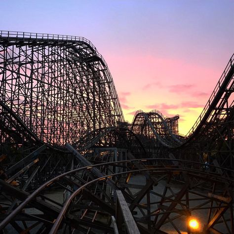 Cedar Point Amusement Park Steel Vengeance, Coaster Aesthetic, Kings Dominion, Cedar Point Amusement Park, Amusement Park Rides, Cedar Point, Roller Coasters, Amusement Park, Roller Coaster