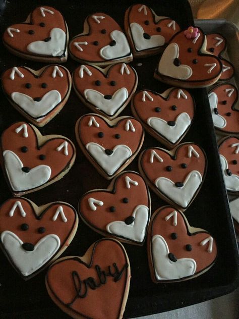 Homemade fox cookies to go with the Fox and Woodland Theme baby shower! Fox Themed Baby Shower Ideas, Fox Baby Shower Theme Girl, Fox Baby Shower Theme, Woodland Theme Baby, Sprinkle Shower, Fox Baby Shower, Baby Theme, Outside Baby Showers, Fox Baby