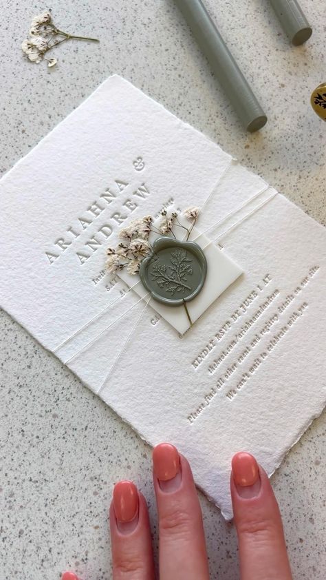 Wedding Invitations With Wax Seal, Invitations With Wax Seal, Homemade Wedding Invitations, Homemade Paper, Making Wedding Invitations, Dream Wedding Decorations, Homemade Wedding, Wedding Invitation Inspiration, Flower Wedding Invitation