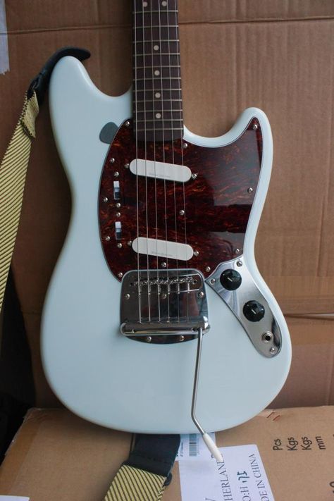 Squier Mustang, 60s Mustang, Sonic Blue, Classic Vibe, Fender Guitars, Mustang, Sonic, Electric Guitar, Musician