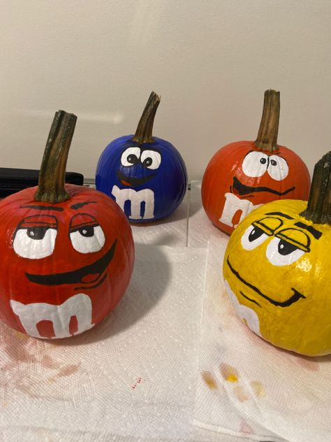 Red M M Pumpkin Painting, Pumpkin Painting Ideas Scary Easy, M M Pumpkin Painting, M And Ms, Pumpkin Designs Painted, Pumpkin Decorating Diy, Halloween Pumpkin Stencils, Creative Pumpkin Painting, Decorative Pumpkin