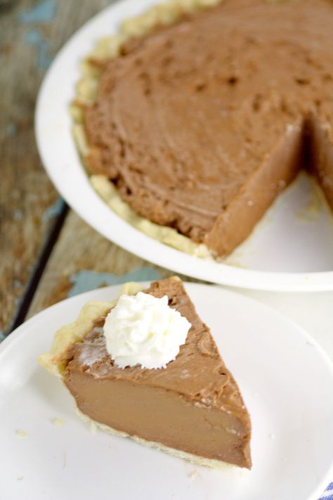 Chocolate Dream Pie is a quick, easy, and simple chocolate pie recipe with creamy chocolate filling in an easy, flaky pie crust. No Fail Pie Crust Recipe, Dream Pie Recipe, Easy Flaky Pie Crust, No Fail Pie Crust, Dream Pie, Chocolate Pie Filling, Chocolate Pie Recipe, Chocolate Pie Recipes, Chocolate Peanut Butter Pie