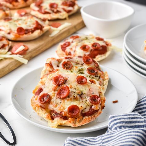 Air Fryer English Muffin, Three Cheese Pizza, Pizza Variety, Pizza Roll Up, English Muffin Pizza, Unique Pizza, Pizza Roll, Pizza Muffins, Pizza Bagels