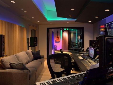 Music Studio Design, Studio Music Room, Home Recording Studio Setup, Recording Studio Setup, Music Recording Studio, Home Music Rooms, Ear Monitors, Japanese Home Design, Music Studios