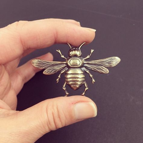 Honeybee Jewelry, Insect Jewelry Design, Insect Brooch, Bee Bee, Bee Pin, Bee Inspired, Bee Jewelry, Bee Brooch, Insect Jewelry