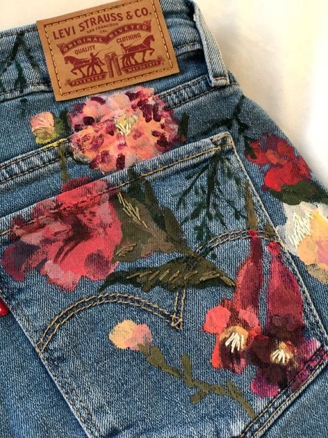 Custom Levis, Mukaish Embroidery, Look 80s, Painting Clothes, Jeans Custom, Painted Clothes Diy, Mode Kimono, Painted Clothing, Diy Vetement