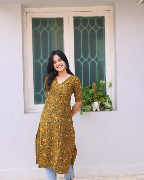 Daily wear Cotton kurtas Perfect for this summer season 🌸 place your orders now at www.studiovirupa.com / kurtas Comment pp for link 🔗 . . . . . #kurtas #dailywearcottonkurtas #cottonkurtas #dailywear #kurtis Cotton Kurta With Jeans, Kurti Daily Wear, 3/4 Sleeves Pattern For Kurtis, Cotton Kurti With Jeans, Dress Models For Stitching, Casual Kurtis For College, Daily College Outfits Indian, Cotton Kurti Designs For Stitching, Cotton Kurti Designs Summer