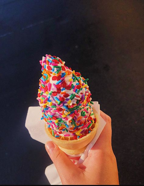 Ice cream cone with rainbow sprinkles Vanilla Ice Cream With Sprinkles, Jaz Core, Ice Cream Cone With Sprinkles, Sprinkle Ice Cream, Ice Cream With Sprinkles, Food Reference, College Au, Era Aesthetic, Sweet Foods