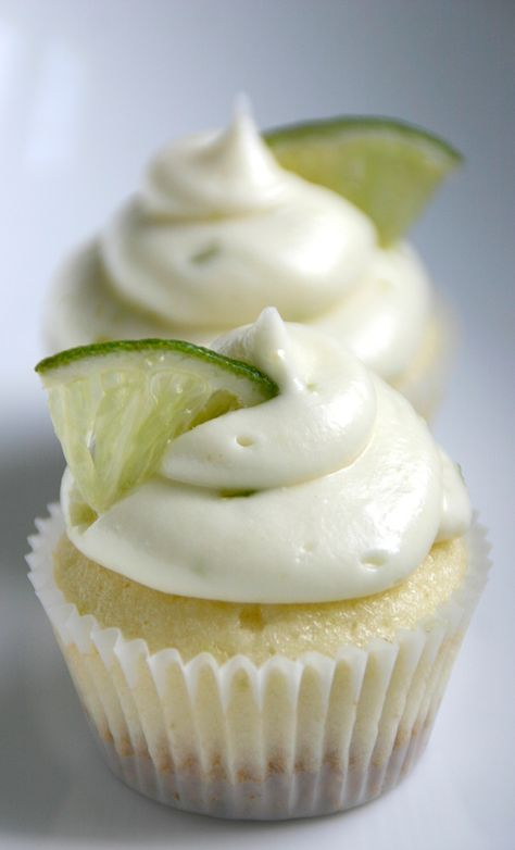 key_lime_cupcakes_003 Key Lime Pie Cupcakes, Key Lime Cupcakes, Key Lime Desserts, Cupcake Recipes From Scratch, Lime Cupcakes, Pie Cupcakes, Lime Cake, Lime Pie, Key Lime Pie