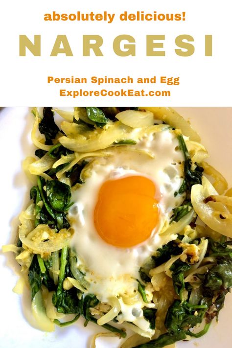 sunny side up egg surrounded by spinach and onion Spinach Dish, Egg And Spinach, Being Vegetarian, Spinach Breakfast, Iranian Recipes, Free Range Eggs, Bowl Meals, Eggs And Bacon, Persian Recipes