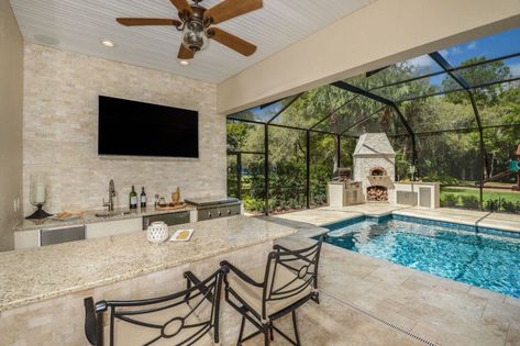 Pool And Outdoor Kitchen Ideas, Outdoor Kitchen And Pool, Covered Outdoor Kitchens, Luxury Outdoor Kitchen, Outdoor Kitchen Design Modern, Florida Pool, Living Pool, Pool Remodel, Enclosed Patio