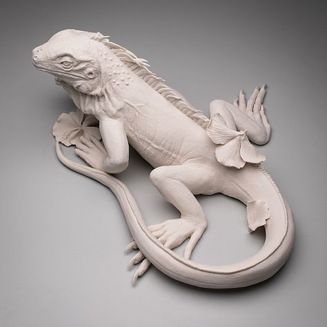 Kate MacDowell - "Jurassic invader" Kate Macdowell, Beautiful Bizarre, Ceramic Sculpture Figurative, Bijoux Art Nouveau, Ceramic Wall Decor, Bizarre Art, Corporate Art, Ceramics Pottery Art, Clay Art Projects