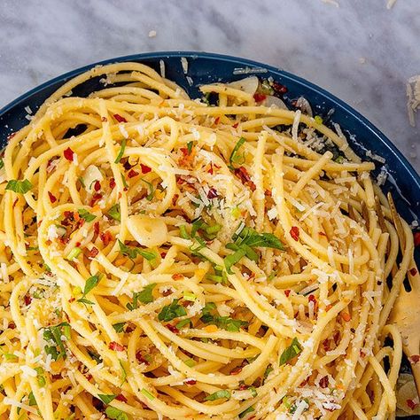 Food & Wine on Instagram: "The best thing for a Monday is an easy and delicious bowl of 🍝 like this Pasta Aglio e Olio. Take the ingredients you already have in your pantry and improve your Monday in just minutes through the link in bio. 🍝: @chefroychoi, 📸: @matt_tg, 🥄: @ameliarampe" Pasta Aglio E Olio, Pasta Aglio, Aglio E Olio, Wine Recipes, Pantry, Link In Bio, Chef, Pasta, Holidays