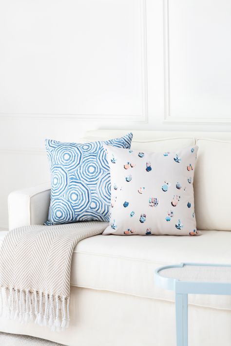 Pillow Photography Ideas, Cushion Photography, Pillow Photoshoot Ideas, Pillow Photography, Photography Pillow, Blue Couches, Fabric Photography, Luxury Pillows, Blue Pottery