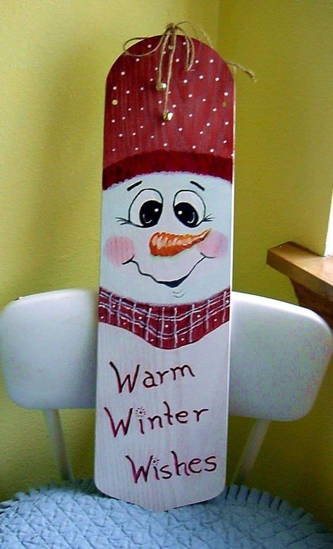 Repurposed ceiling fan blades Snowman Looking Up At Star, Ceiling Fan Blade Crafts, Fan Blade Crafts, Diy Outdoor Decorations, Painted Fan Blades, Decoracion Navidad Diy, Ceiling Fan Crafts, Fan Blade Art, Snow Men