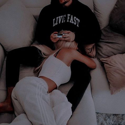 Boyfriend Ideas, Cute Relationship, Couple Goals Teenagers, Couples Vibe, Cute Relationship Photos, The Chase, Boyfriend Goals, Cute Couples Photos, Relationship Goals Pictures