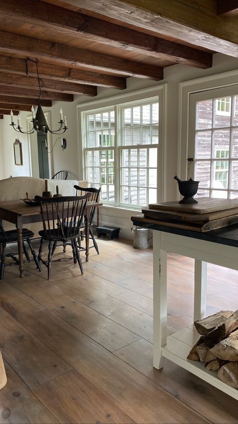 My Mom’s Style – Megan Miller Colonial Farmhouse Living Room, New England Farmhouse Exterior, Traditional American House, Primitive Homes Interiors, Megan Miller, Early American Homes, American Dining Room, Colonial House Exteriors, Early American Style