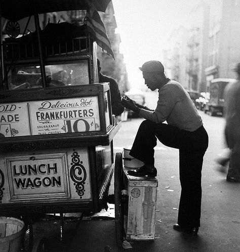 Robert Franck: The Americans by PatriceChesse on DeviantArt Robert Frank Photography, American Photography, Walker Evans, Robert Frank, The Americans, Vivian Maier, Jack Kerouac, Food Cart, Inverness