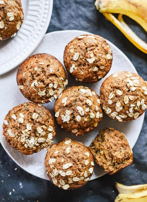 Maple-Sweetened Banana Muffins Oats Muffins, Banana Muffin Recipe Healthy, Picknick Snacks, Cookie And Kate, Healthy Banana Muffins, Oatmeal Banana, Banana Oat Muffins, Banana Muffin Recipe, Oat Muffins