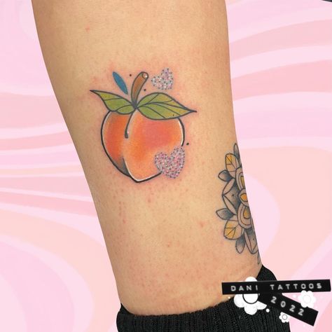 Peach Tattoo, Neotraditional Tattoo, Fox Tattoo, Paw Print Tattoo, Flower Tattoo, Tatting, Tattoo Ideas, Tattoos, On Instagram