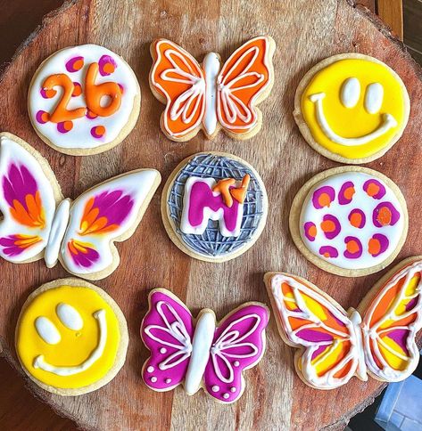 Nicole Kelly on Instagram: “Throwing it back to Y2K 🪩🎤🦋🙂🐆 • • • #phillysmallbusiness #cookies #customcookies #phillybaker #cookiedecorating #cookiesofinstagram…” Y2k Cookies, 2000s Theme, Throwing It Back, Custom Cookies, Cookie Decorating, Decorating Ideas, Sugar Cookie, Baking, On Instagram