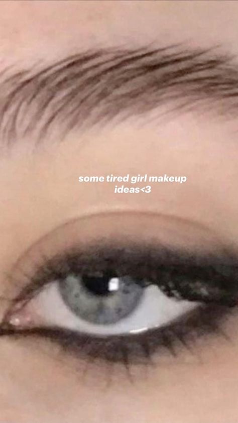 Tired Eyeliner Look, Arctic Monkeys Makeup Looks, Grunge Makeup 80s, Grunge Inspired Makeup, Simple Fairy Grunge Makeup, Smudge Eyeliner Look Grunge, Tired Eyes Makeup Grunge, Tired Girl Eye Makeup, Ptv Makeup