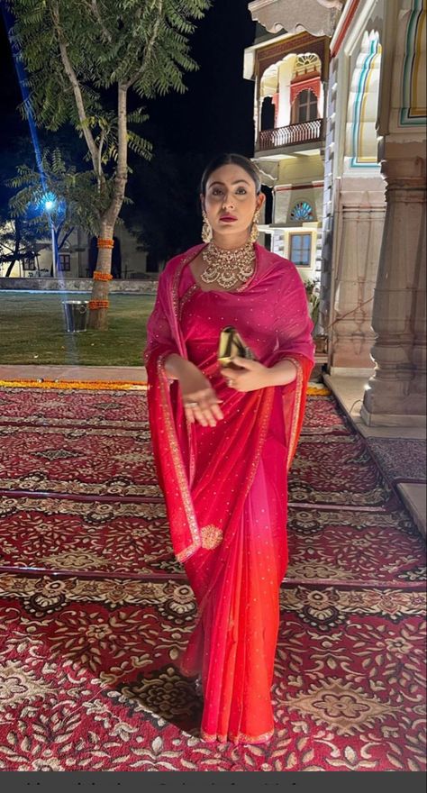 Chiffon Saree Rajasthani, Rajasthani Saree Design, Rajputi Style Saree, Rajasthani Royal Saree Look, Rajasthani Saree Look, Indian Royal Outfits, Darbari Sari, Royal Saree Look, Rajputi Saree Look