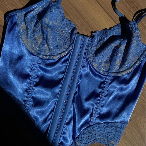 corset azul com renda, ajustável Lace Corset Top, Blue Corset, Corset Lingerie, Lace Corset, Urban Outfitters Women, Urban Outfitters Tops, Women Corset, Vintage Lace, Corset Top